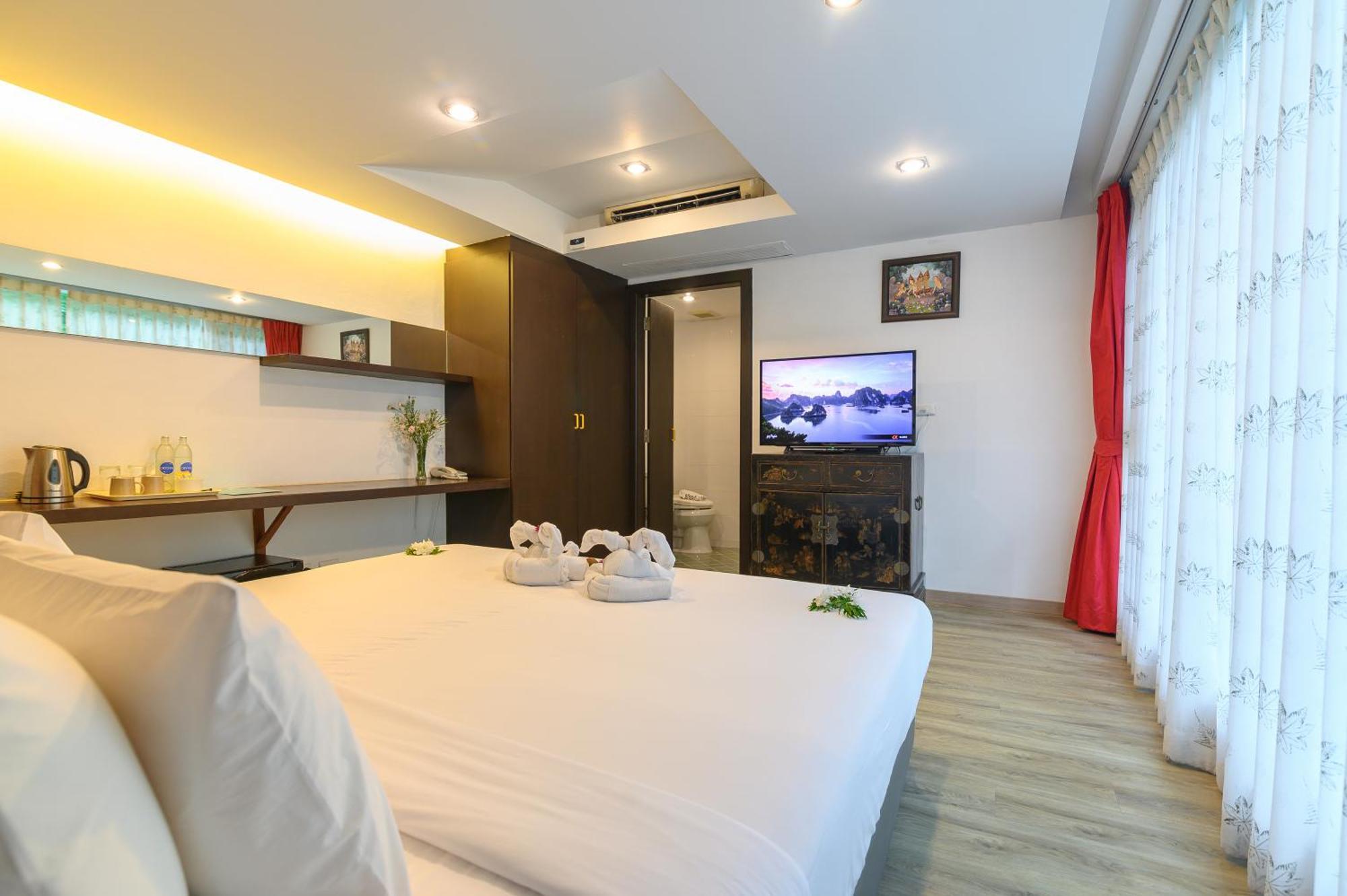 Hilltop Wellness Resort Kathu Exterior photo